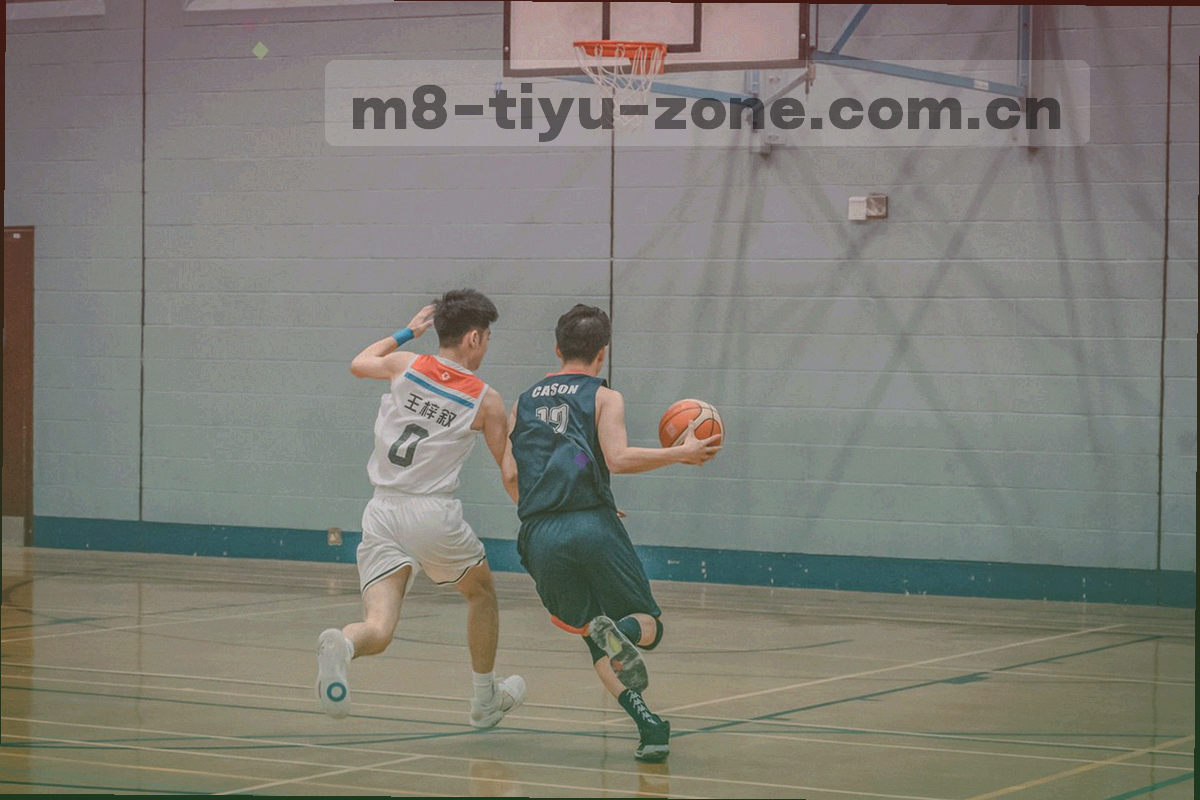 主客数据对比条形与曲线组成的冷色调信息图，不含真实队名